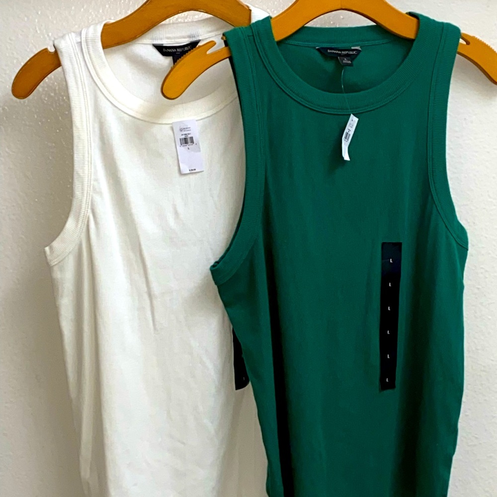 **SOLD**NWT! Banana Republic Bundle Tanks. Size Large.